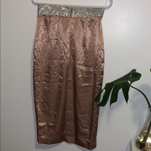 Pink satin skirt with rhinestone - Picture 2 of 6